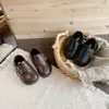 Zapatos de Cuero Retro para Niños 2026 Primavera/Otoño Nuevos Zapatos Individuales para Niñas Mocasines para Niñas Pequeñas Estilo Británico Zapatos de Bebé Modernos