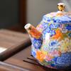 Juego de té de color esmaltado, de cerámica, para una tetera y dos tazas, estilo Palacio de viaje, Wanhua pastel, Año del Dragón, caja de regalo con forma de mano