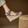 Sandalias de Cuña de Paja Serie Estampado de Leopardo Piel Completa por Dentro y por Fuera Sichuan Chengdu Sandalias Romanas de Microfibra Pedidos Europeos y Americanos Punta Redonda