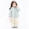 Chaqueta de Plumón Ligera para Niños 90% Plumón Invierno 2026 Nuevo Estilo Abrigo Cálido con Capucha para Niñas Ropa de Invierno para Niños Moderna