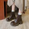 Botas Martin Femininas Petite de Solado Grosso Aumento de Altura com Cadarço Cruzado, Salto Plataforma de 7cm para Inverno, Botas Curtas Retrô de Couro de Ovelha de Primeira Camada