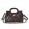 Nuevo bolso de hombro suave de cuero, elegante y lujoso, bolso cruzado estilo coreano, diseño transfronterizo de moda, bolso pequeño acolchado con cadena estilo Chanel para mujer