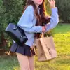 Xale na Cor de Café Combinado com um Terno Retrô, Camisa de Manga Comprida com Gola Listrada, Conjunto Versátil de Moda Outono Feminino 101.3kg-Peça