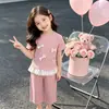 Conjunto de Verão Listrado para Meninas 2026 Novo Estilo Blusa de Manga Curta com Babados e Calças Flare Conjunto de Duas Peças para Bebês Meninas