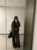 Traje deportivo casual Maillard color café-marrón de principios de otoño, modelo nuevo 2026, chaqueta y pantalón de alta gama, atuendo extremadamente elegante