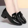 Zapatos de Cuero para Mujer Dropshipping Mocasines de Cuero Suave Corte Profundo Una Pieza Primavera y Otoño Zapatos Doble Uso Negro Zapatos para Madres de Mediana Edad Suela Suave