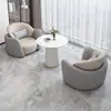 Conjunto minimalista y lujoso de sofá individual y mesa de centro, adecuado para uso casual en hoteles, salones de belleza, áreas de recepción y centros de exposiciones; también incluye un juego de mesas y sillas para reuniones y discusiones