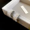 "Tecelagem de Padrão Lunar Prateado" Brincos de Pérola Flor de Coração de Agulha de Prata, Brincos de Tarraxa Elegantes Estilo Francês com um Toque de Luxo Leve e de Alta Qualidade para Mulheres