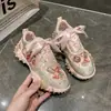 Zapatos de mujer con pedrería, suela de durián de moda, nuevos zapatos deportivos casuales transpirables de verano 2026 con aumento interno de altura