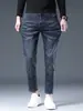 Ropa para Hombre Maple House / Colección Otoño 2026: Jeans Cortos para Hombre de Tejido Suave, Ajuste Delgado, Pantalones Cortos de Mezclilla Elástica
