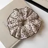 Scrunchie Floral com Borda Ondulada Suave Estilo Francês para Mulheres, Elástico de Cabelo Retrô, Corda de Cabelo Versátil para Coque Acessório de Cabelo