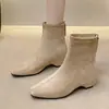Botas de inverno finas que aumentam a altura para mulheres, botinhas curtas estilo coreano retrô, Novidades Outono/Inverno 2026, versáteis, elegantes, botas da moda, salto plataforma