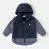 Roupas de Outono para Meninos 2026 Novo Estilo Jaqueta Infantil Falso Duas Peças Menino Pequeno Outono Blusa de Outono Menino Roupa Fina de Outono para Bebês Meninos