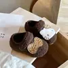 Sapatos Birkenstock Femininos Sapatos Peludos Estilo Inverno 2026 Sapatos de Algodão Quente com Plus Velvet para Meninas Bebês Sola Macia Sapatos de Princesa