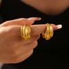 Anillo Francés Nuevo Rayado Multinivel con Abertura de Gota Diseño Retro Personalizado Acero Titanio Chapado en Oro de 18K Primera Joyería
