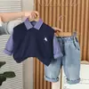 Traje de estilo extranjero para niño primavera 2025 nuevo chaleco de punto para montar en primavera y otoño para niños conjunto de tres piezas venta directa