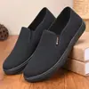 Zapatos de tela negros del viejo Pekín para hombre, slip-on, de suela blanda, zapatos casuales transpirables, zapatos de trabajo antideslizantes, zapatos para conducir para papás