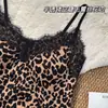 811-6 Camisola de Encaje para Niñas con Almohadillas en el Pecho, Usable como Ropa Interior o Exterior, Hermoso Diseño en la Espalda, Sujetador Integrado, Top Ajustado