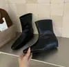 Botas de tornozelo de bico quadrado e salto médio, novo estilo casual coreano 2026, minimalistas e fashion, botas estilo Martin britânico de nicho