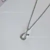 Colar com Fivela de Ferradura Estilo Novo para Mulheres, Luxo Leve Nicho Ouro V Ouro Rosa 18K Corrente Torcida Cravejada com Diamantes Acessórios Outono e Inverno