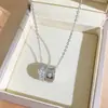 Nueva joyería de moda, collar de acero de titanio para mujer, cadena de clavícula exquisita y a la moda con circonitas de diamantes completos, colgante de lujo ligero