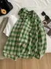 Camisa a Cuadros Cepillada Verde Hierba Blanqueadora Retro para Mujer Corte Holgado Otoño/Invierno Algodón Puro Estilo Artístico Cardigan con Solapa