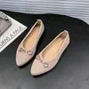 Novos Sapatos Rasos de Solado Macio para Verão e Outono 2025, Sapatos Individuais Versáteis Retrô para Mulheres, Mocassins Slip-On Bico Fino de Celebridade da Internet