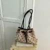 Bolso de mano simple de lunares estilo coreano Shuai Mi Jia para mujer, nuevo bolso tote moderno y elegante de nicho para el día a día 2026