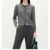 Em estoque, atacado do fabricante: Novo estilo 2025, gola redonda, acabamento com pérolas aplicadas, cardigã de tricô para mulheres
