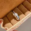 Anillo Abierto de Flor con Incrustaciones de Diamantes y Goteo de Aceite, Sencillo y Moderno, Anillo Versátil para el Dedo Índice, Lujo Ligero y Sensación de Alta Gama, Joyería al por Mayor