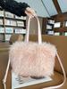 Japonês e coreano tote bag gradiente cor imitação tan lã nicho grande capacidade casual crossbody portátil Plush Bag imitação bolsa de palha de couro