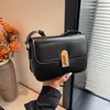Bolsa Transversal Popular Vintage Feminina 2024 Nova Outono Bolsa de Ombro de Alta Qualidade Fashionável Versátil Pequena Quadrada de Axila