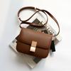 2025 Nova Bolsa Tofu Caixa Couro de Vaca Ombro Único Transversal Bolsa de Mão Pequena Quadrada Bolsa da Moda Bolsa de Comissário de Bordo Simples e Versátil