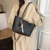 Bolso Femenino de Textura Casual de Moda, Bolso de Axila Personalizado, Nuevo Bolso de Hombro Retro de Moda Otoño e Invierno 2025