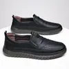 Sapatos de couro masculinos outono e inverno Novos couro genuíno sola macia respirável casual antiderrapante masculinos para dirigir sapatos casuais para homens de meia-idade