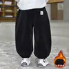 Calças de Lã Forradas para Meninos Inverno 2026 Novo Estilo Coreano Roupas Legais para Meninos Calças Compridas Calças Quentes de Inverno para Crianças Tendência