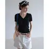 Camiseta retro de manga corta con cuello en V estilo francés para mujer, top de punto fino y transpirable de verano con diseño único de nicho