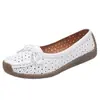 Zapatos perforados para mujer, zapatos sin cordones calados con suelas de goma suave, zapatos transpirables para mujer, sandalias sin cordones para madres de mediana edad y mayores, nuevo modelo de verano