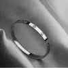Comercio exterior transfronterizo artículo de venta caliente atmósfera de moda tarjeta hogar lleno de diamante LOVE pulsera para mujer oro rosa hebilla simple pulsera de diamante