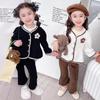 Traje de viento pequeño fragante para niñas primavera y otoño estilo occidental moderno ropa infantil rojo de internet dos piezas ropa de otoño para bebé una generación de cabello