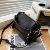 Bolso de hombro para mujer de piel de vacuno de primera capa transfronterizo 2023 nuevo bolso de cubo vintage europeo y americano bolso de mujer diagonal bolso de cuero