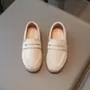 Mocassins infantis de camurça estilo britânico 2026 novo modelo primavera e outono sapatos slip-on para meninos sapatos versáteis de couro para meninas