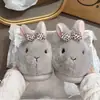 Pantuflas de algodón con diseño de conejito, estilo dulce y fresco para niña, colección otoño/invierno 2026, estampado de leopardo con lazo, zapatos peludos versátiles sin cordones para usar en exteriores