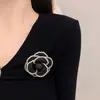 Broche de Flor de Camelia con Borde de Perlas de Material de Lana Gruesa Moda Exquisito Pasador Francés Ramillete