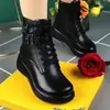 Botines de plataforma para mujer, nueva colección otoño/invierno 2026, piel suave, modernos, forrados de felpa para abrigar, tacón de cuña, casual, versátiles, botas Martin