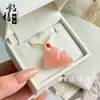 Colgante de Jade Flor de Durazno Vino Nube Propicia Cerradura Colgante Jade Rosa Flor de Durazno Vino Hebilla de Paz Colgante Regalo para Novia Regalo de Vacaciones