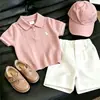 Roupas Infantis Estilo Coreano 2026 Verão Novo Rosa Vazado Gola Polo Manga Curta Camisa de Tricô Shorts Brancos Casuais Infantis