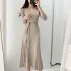 Vestido Suéter Cruzado Gola V Francês Outono e Inverno 2024 Novo Ajuste Slim Alça Efeito Emagrecedor Saia Tricô Plissada de Uma Peça