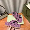 Nuevas Sandalias Planas de Verano 2026 Marca g Suela Gruesa Tira Cruzada Estampado Satinado para Mujer Sandalias Casuales que Aumentan la Altura