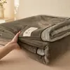 Manta de vellón de leche, manta multifuncional engrosada, manta para siesta en la oficina, manta para cubrir sofá de dormitorio, adecuada para todas las estaciones y habitaciones con aire acondicionado